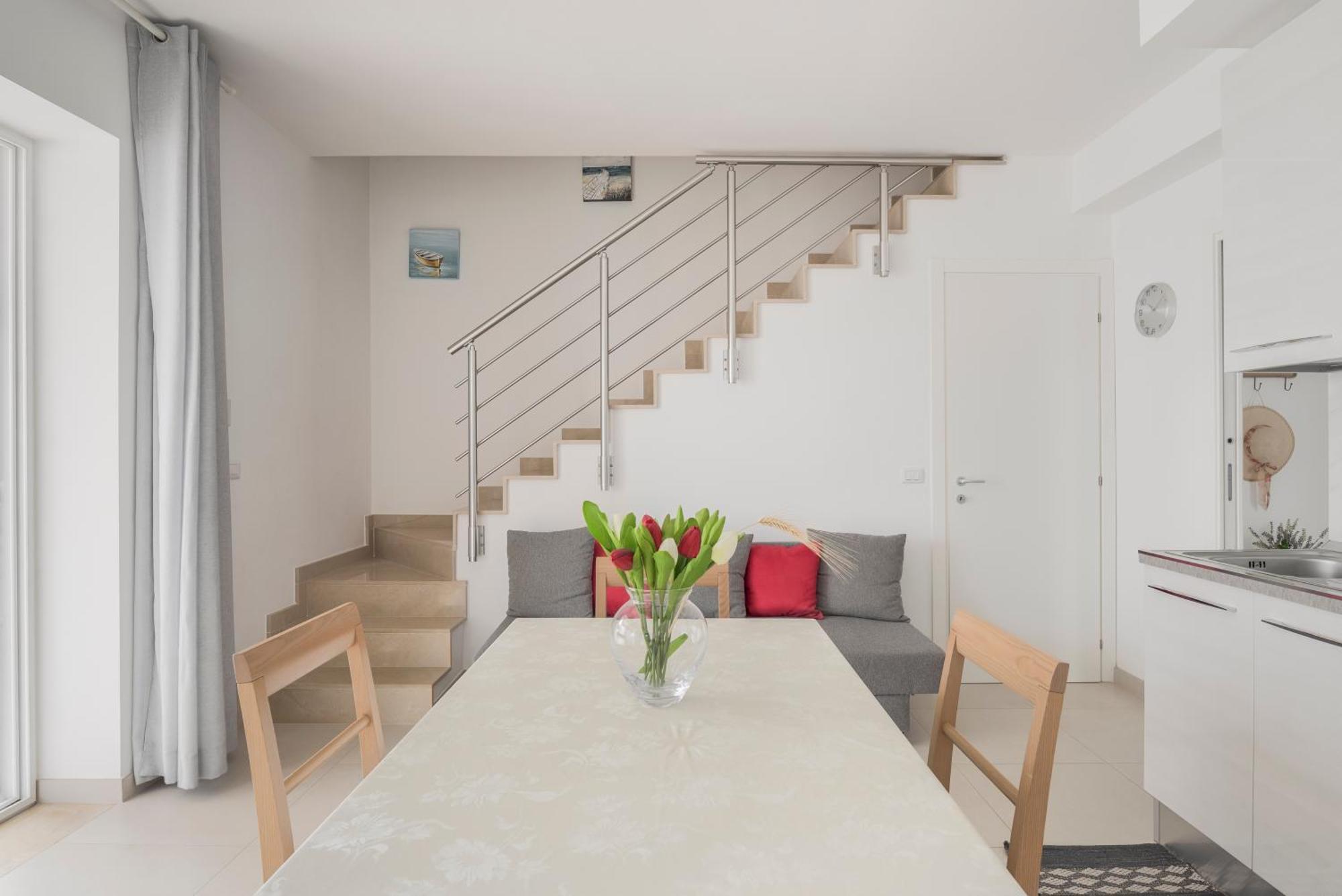Dolcevitasuites - Modern 3 Bdr Villa In S. Lorenzo 레이타니 외부 사진
